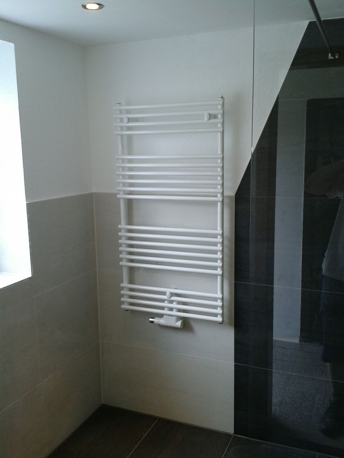Bad-Detail mit hochwertigen Armaturen
